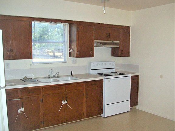 2nd image of 2116 Circle Dr #2116