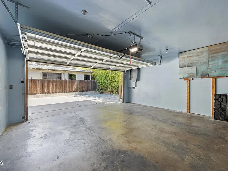 50 S Parkwood Ave — Photo 32