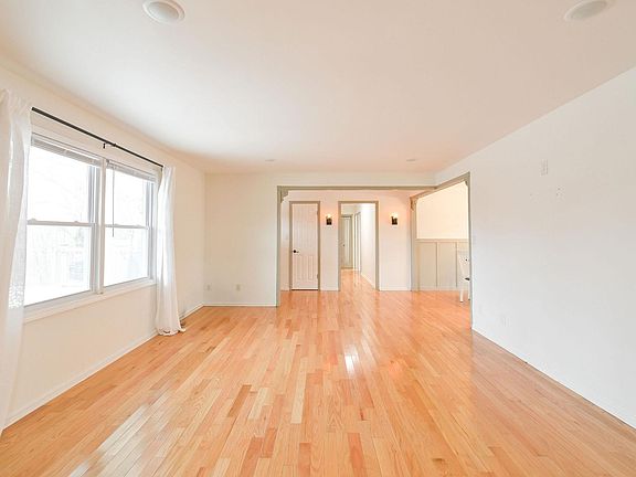 4th image of 2234 Beal Rd