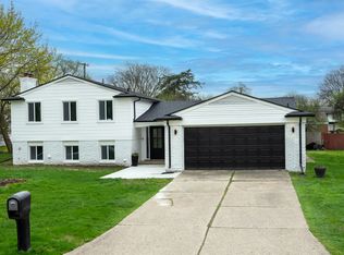 22589 Bell Brook St, Southfield, MI 48034