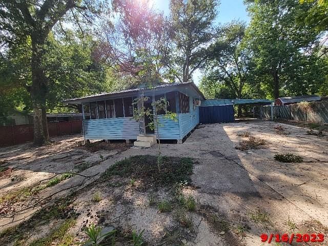 1st image of 121 Railroad Ave