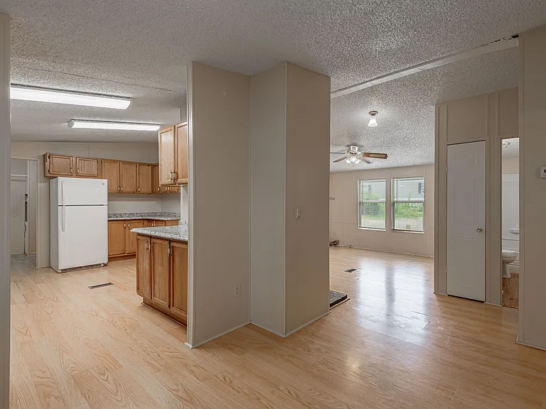 1323 Avenue E — Photo 8