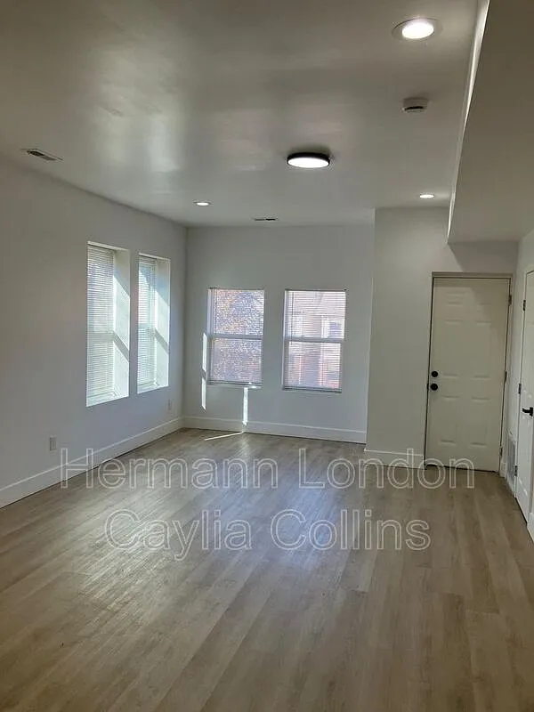 3 bed, 1.0 bath, 1000 sqft, $1,400 — Photo 3