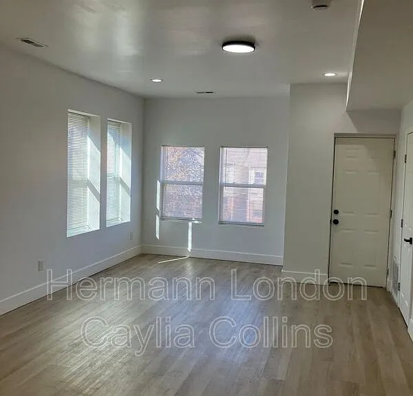 5832-5834 Etzel Ave #5834-1F — Photo 3