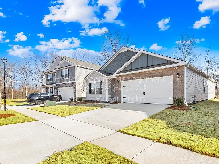 1312 Secrest Commons Dr — Photo 2