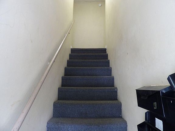 5th image of 102 Woodhill Ln APT 4