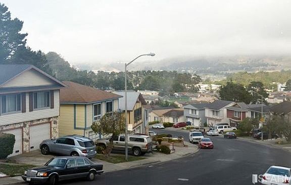 2nd image of 89 Parkrose Ave