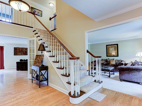 3rd image of 315 Persimmon Dr