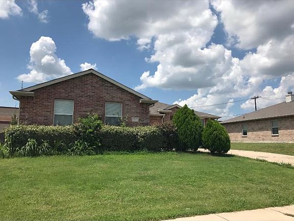 2nd image of 412 Briaroaks Dr