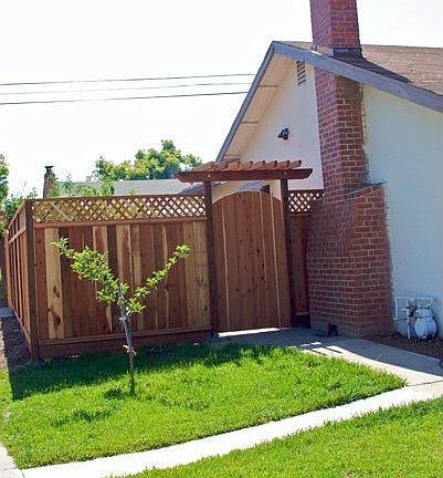 Sideyard w/fence