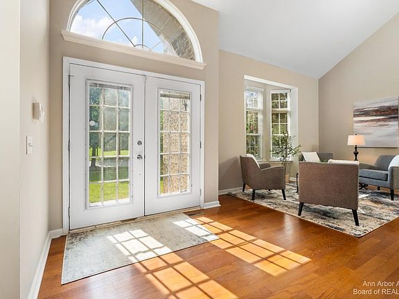 3rd image of 4645 Cherry Blossom Dr