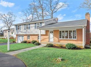 30 Riverside Dr, Branford, CT 06405