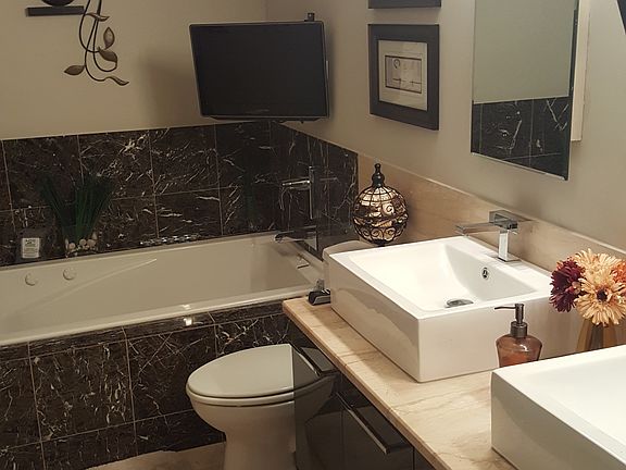 5th image of 1354 N Wolcott Ave #A
