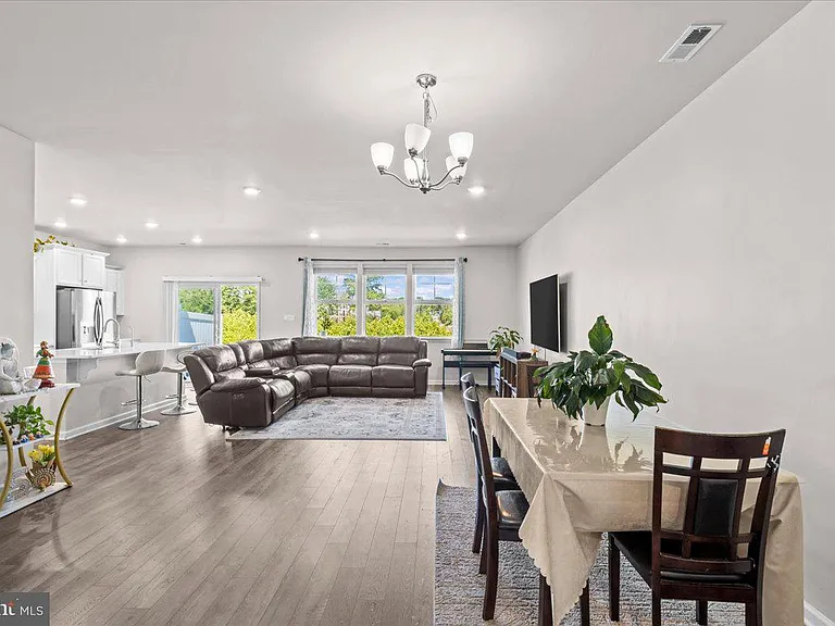 15 Morley Blvd — Photo 7