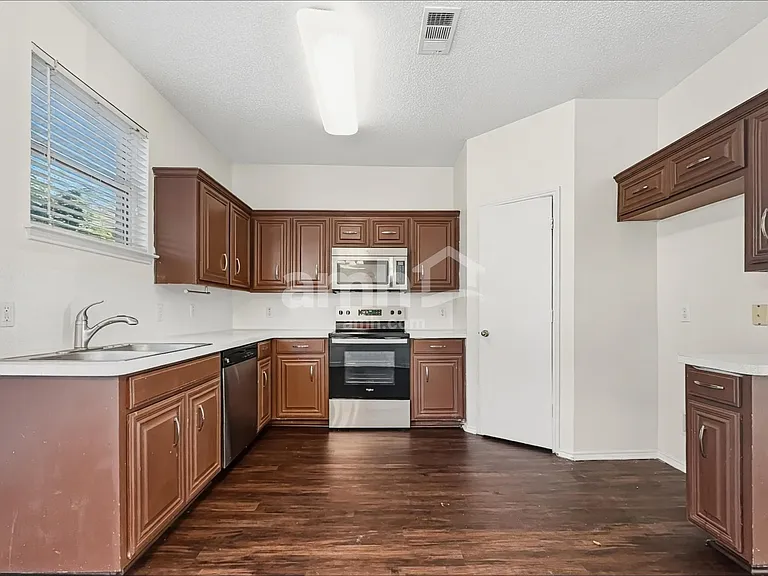 8551 Western Meadows Dr — Photo 3