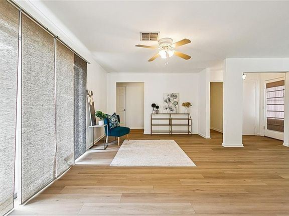 5th image of 6513 Hastings St