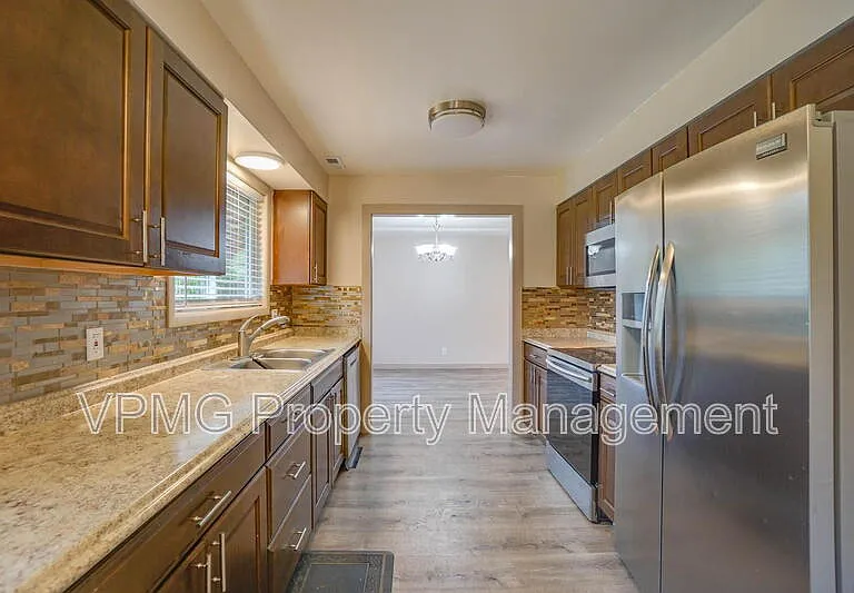 5404 NE 45th St — Photo 13