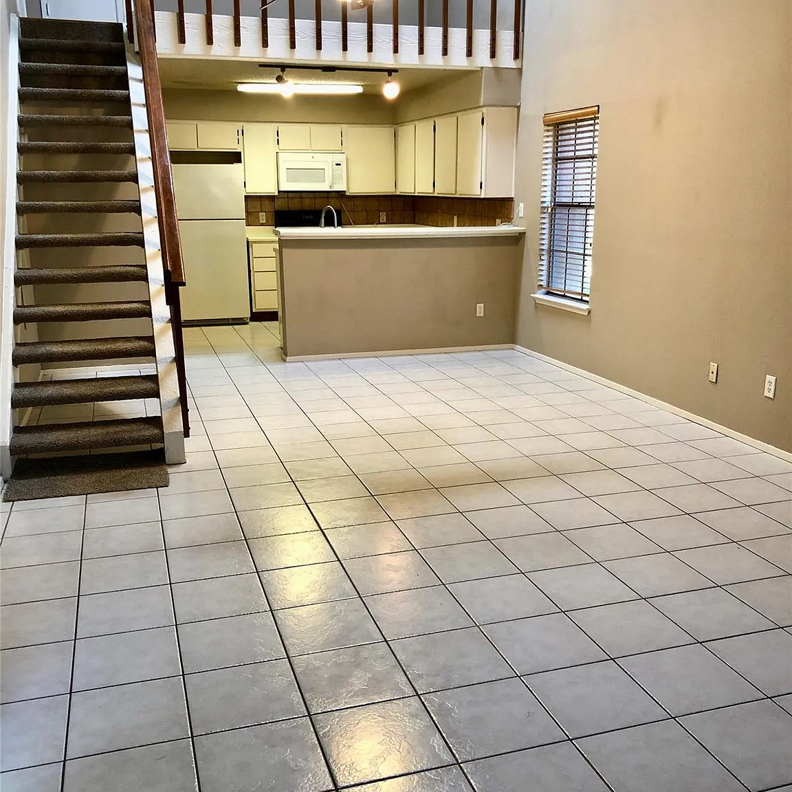2 bed, 2.0 bath, 1274 sqft, $1,750 — Photo 3