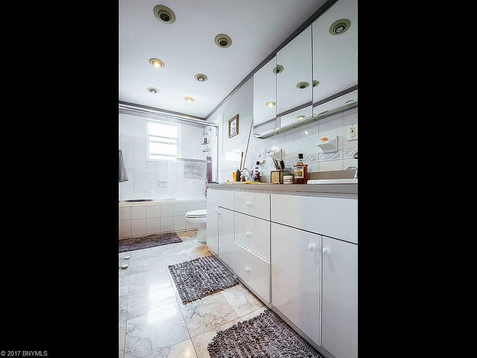 2nd image of 389 E 95th St #2