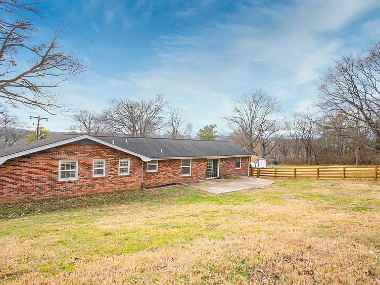 610 Ashley Ct — Photo 49