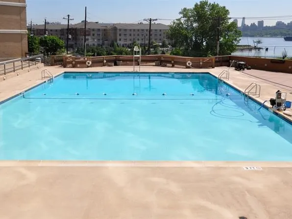 7002 Blvd East image 5 of 22