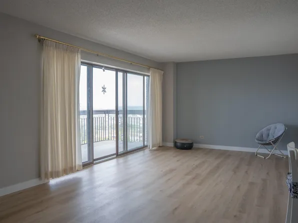 11027 87th Ave N #1703, Edmonton, AB T6G 2P9
