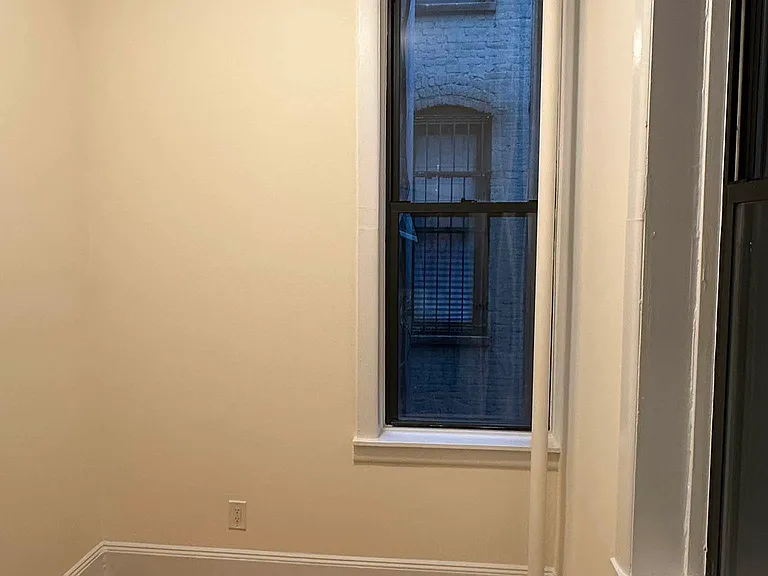 21 Leroy St #11 — Photo 5