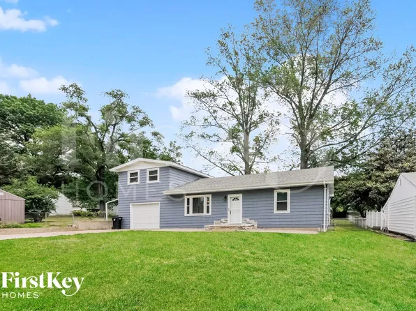 2 Valley Rd, Saint Charles, MO 63303