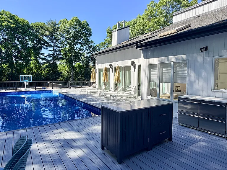 7 Midhampton Ct — Photo 4