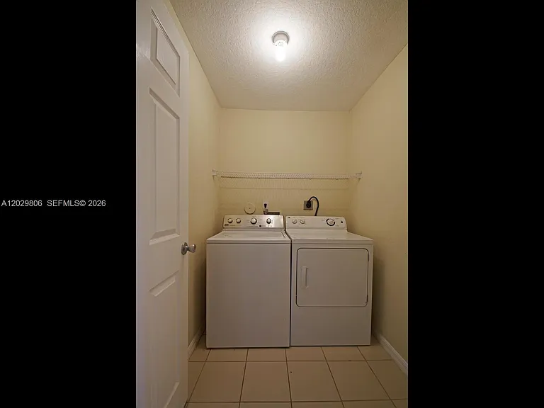 1904 SW 60th Ave — Photo 11