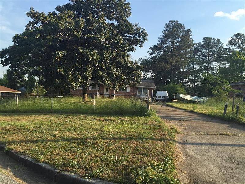1st image of 2655 Oak Cir