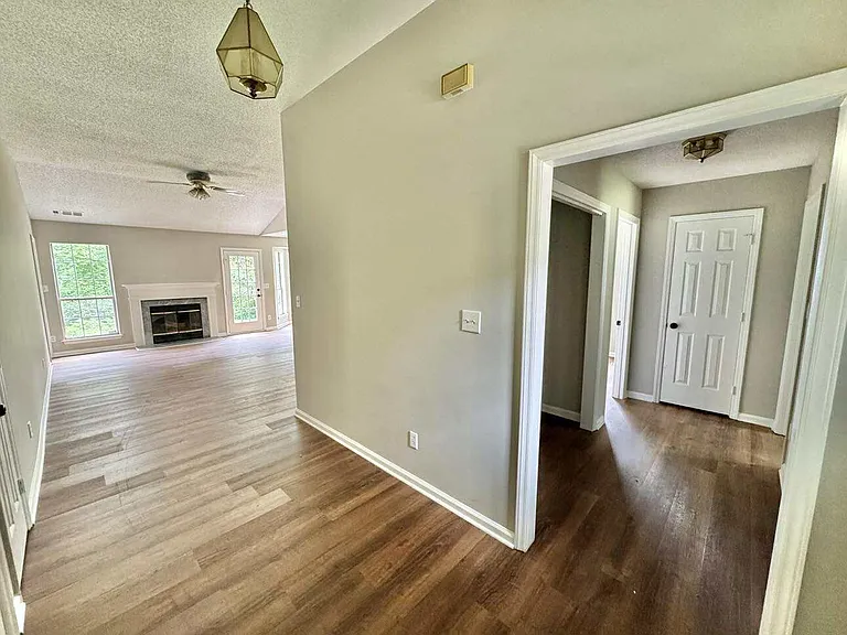 2608 Clarencefield Dr — Photo 4