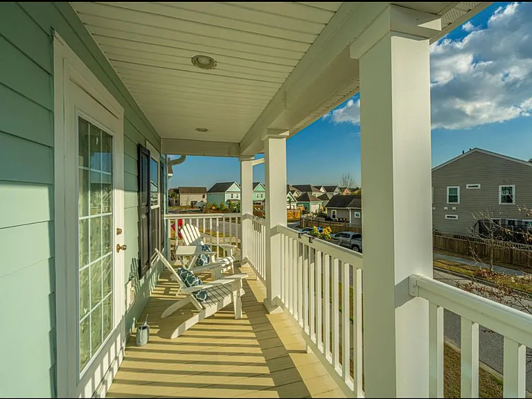 1666 Sparkleberry Ln — Photo 4