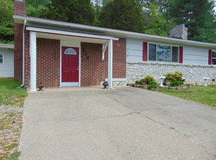206 N 10th St, Middlesboro, KY 40965