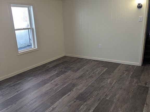 4th image of 212 W Market St #E