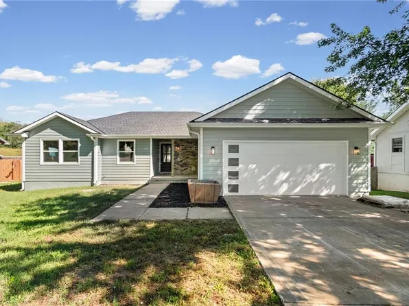 615 S Camden St, Richmond, MO 64085