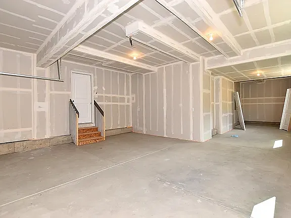 2405 Jasmine Ln — Photo 2