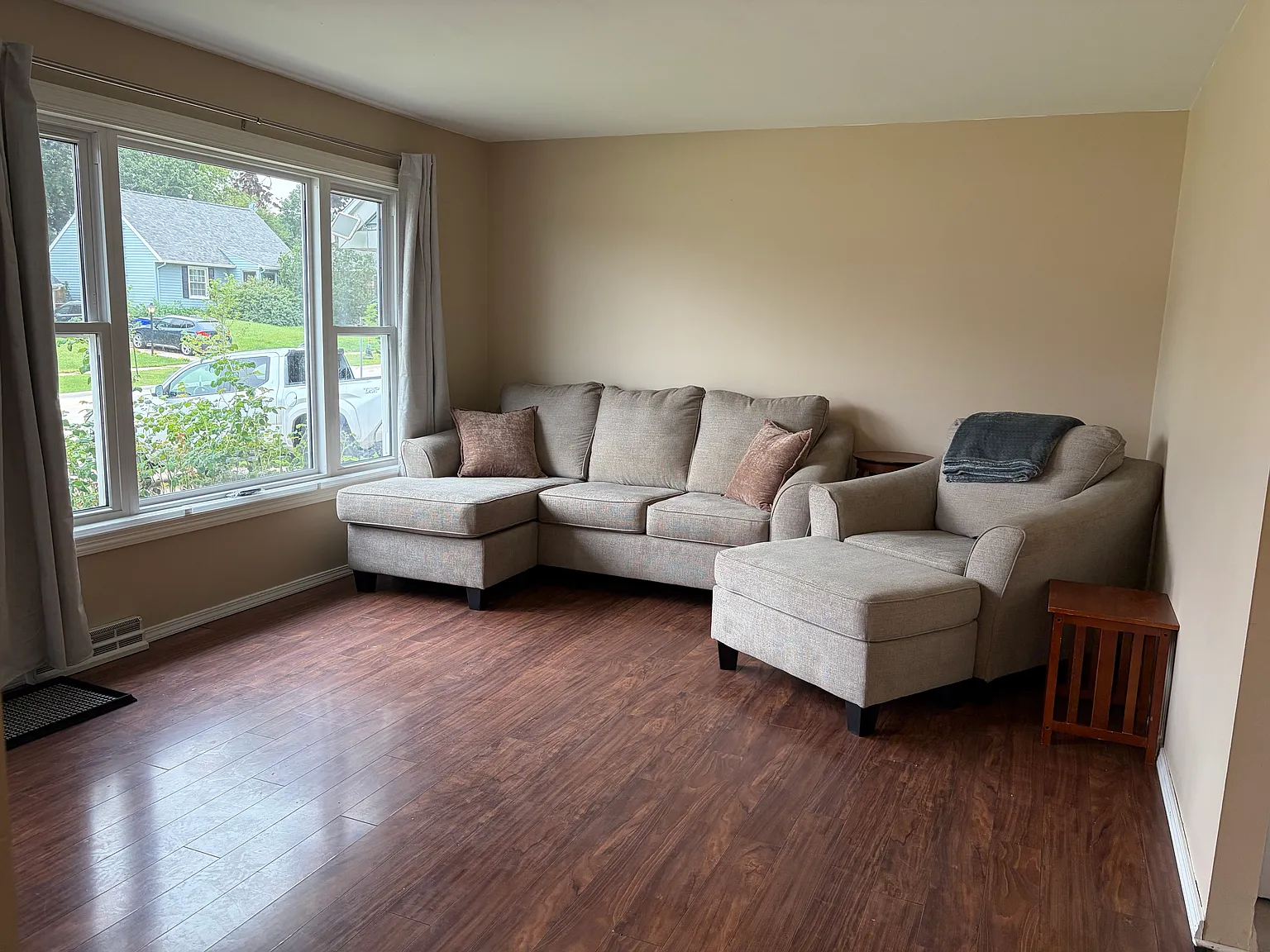 4 bed, 1504 sqft, $4,200 — Photo 2