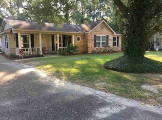 21046 Meadowbrook Dr, Fairhope, AL 36532