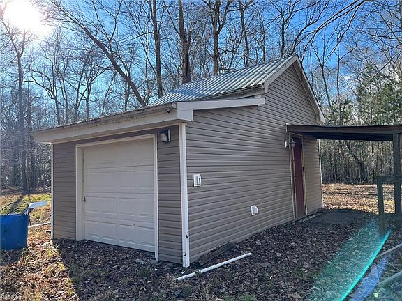 3rd image of 1832 Munden Point Rd