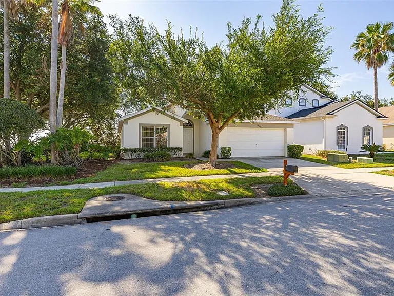 551 Castlemain Cir — Photo 39