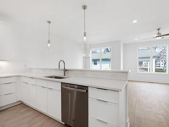 5th image of 611 Walnut Heights Dr #103