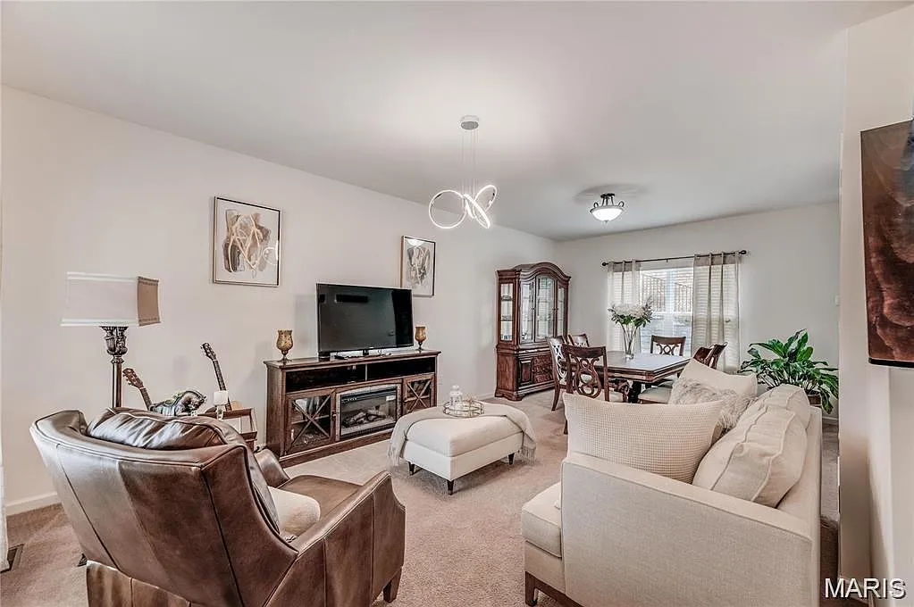 3 bed, 2.5 bath, 1720 sqft, $2,500 — Photo 4