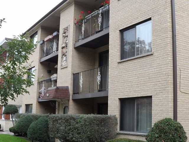 1st image of 3853 N Narragansett Ave APT 303