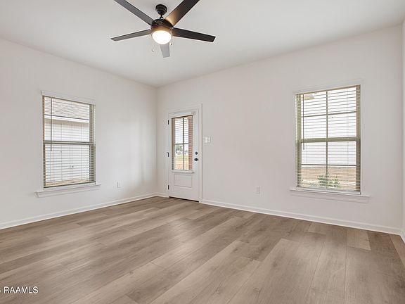 3rd image of 106 Ridgedale Aly