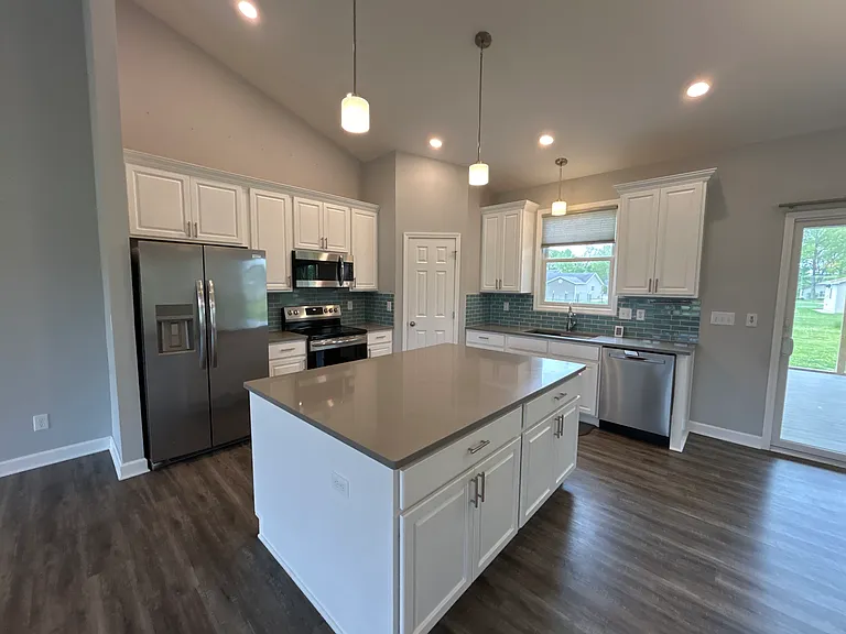 866 SE Santee Dr — Photo 14