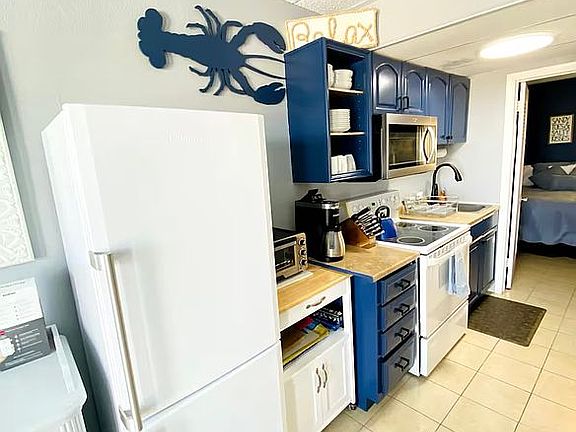 Unit 207 Galley Kitchen