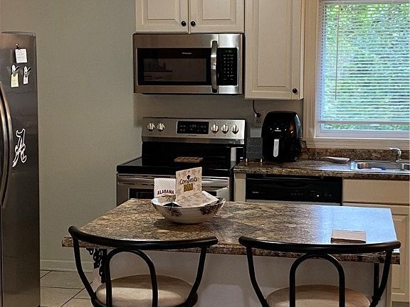 4th image of 33 Arcadia Dr