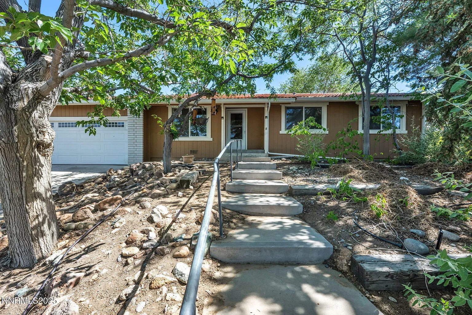 1425 Julie Ct photo 1