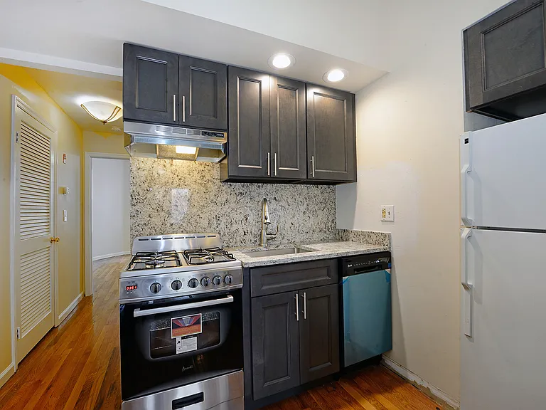 Willow Ave — Photo 3